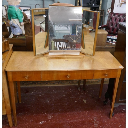 418 - Gordon Russell dressing table