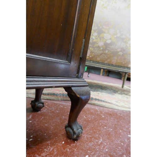 420 - Mahogany glazed display cabinet on ball and claw feet - Approx size: W: 89cm D: 30cm H: 117cm