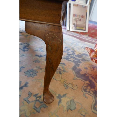 446 - Mahogany coffee table with brass inlay on cabriole legs - Approx size: W: 125cm D: 56cm H: 47cm