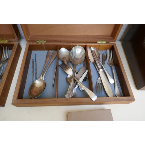 468 - 3 cutlery cases and a collection of flatware