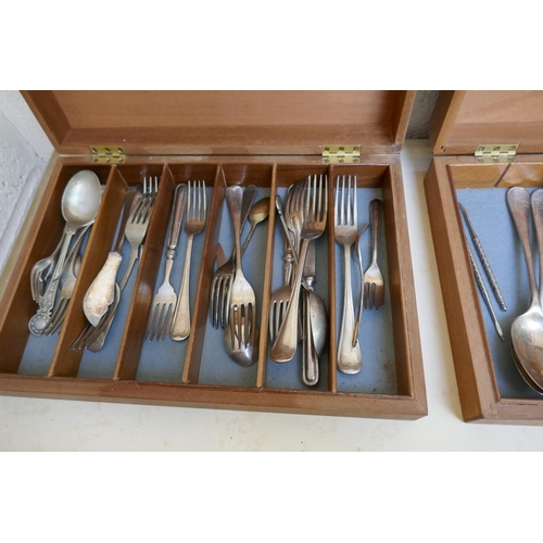 468 - 3 cutlery cases and a collection of flatware