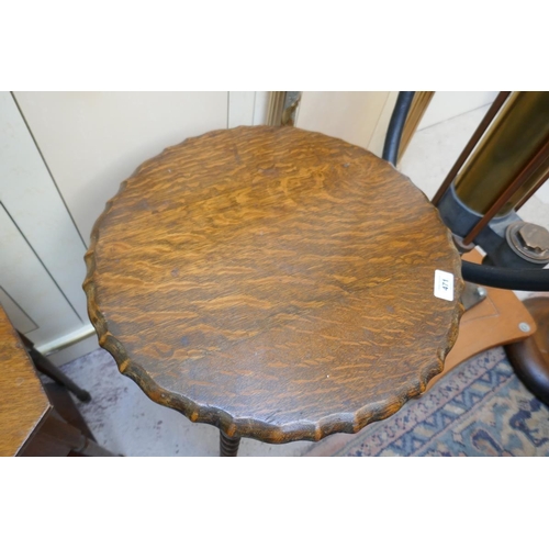 471 - 2 oak occasional tables