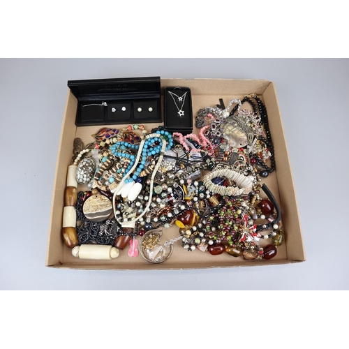 50 - Collection of jewellery