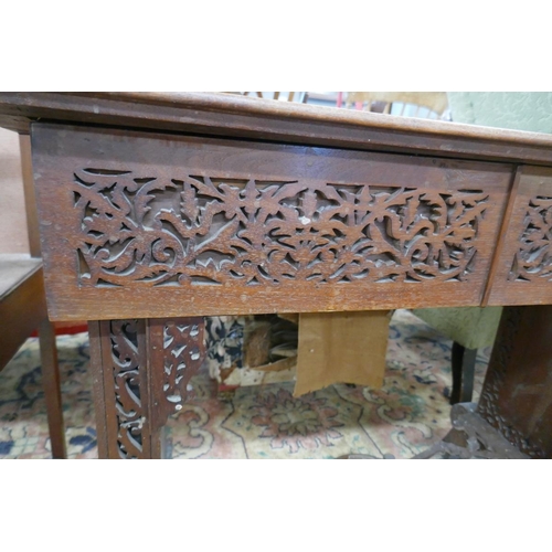 532 - Unusual Oriental desk