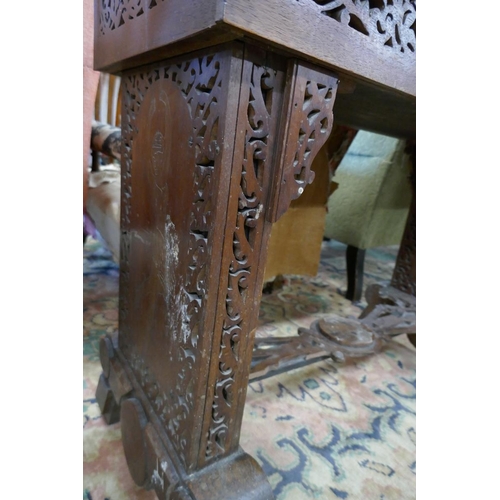 532 - Unusual Oriental desk