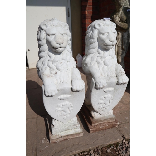 543 - Pair of stone shield lions - Approx height: 80cm