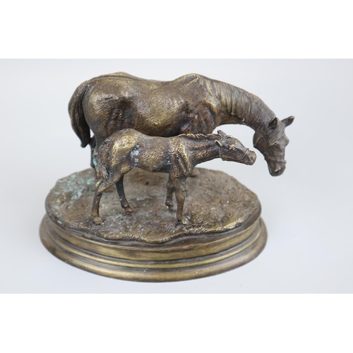 78 - Bronze mother and foal - Approx H: 14cm