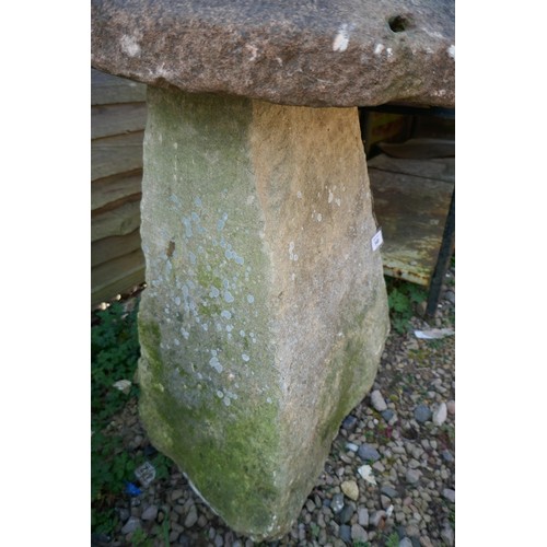 549 - Large antique Cotswold stone staddle stone