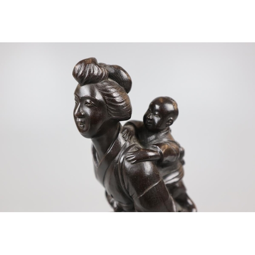 100 - Signed bronze statue of Chinese lady and child - Approx H: 29cm