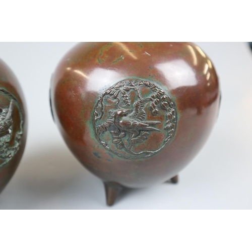 105 - Signed pair of early bronze orb vases - Approx H: 15cm