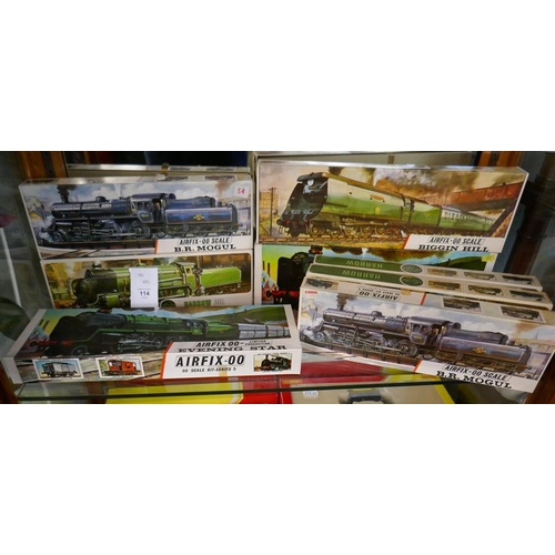 114 - Collection of Airfix railway models