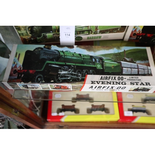 114 - Collection of Airfix railway models