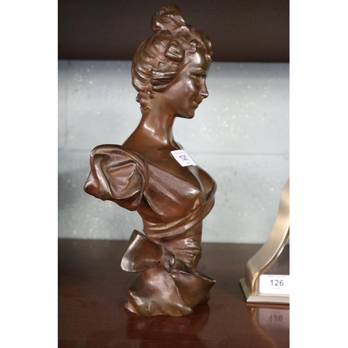 125 - Bronze bust of a lady - Approx H: 32cm