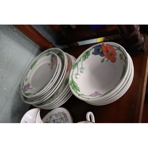 127 - Collection of china to include Villeroy and Boch, Wedgwood and Royal Worcester