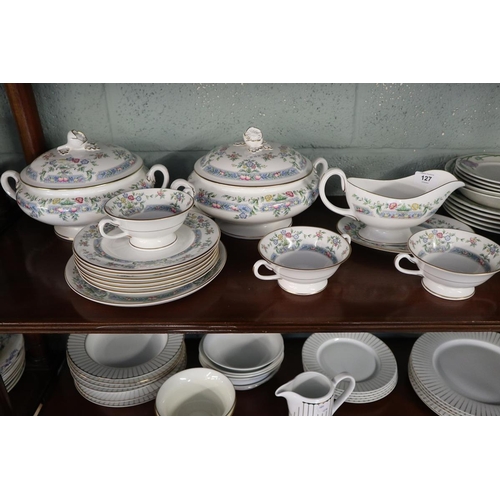 127 - Collection of china to include Villeroy and Boch, Wedgwood and Royal Worcester