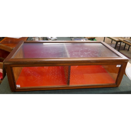 148 - Department store display cabinet with toughened glass - Approx W: 103cm D: 58cm H: 32cm