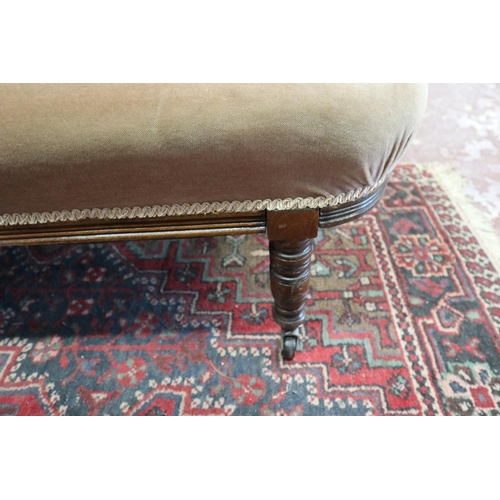 151 - Antique chaise longue