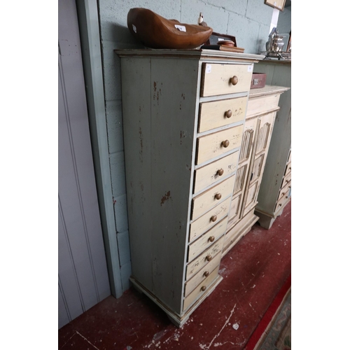 193 - Tall bank of distressed drawers - Approx W: 41cm D: 43cm H: 135cm