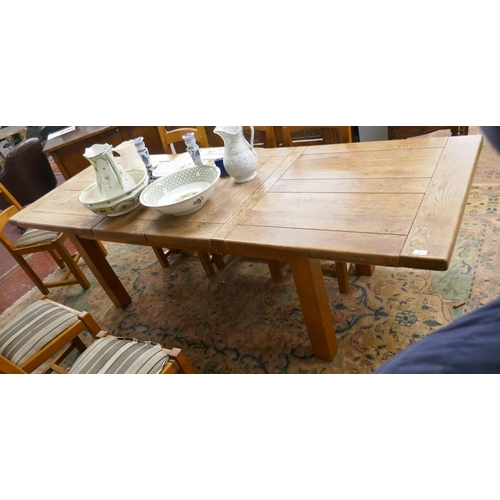 207 - Extending oak kitchen table - Approx L: 260cm W: 90cm H: 76cm