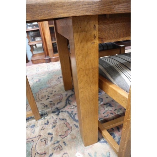 207 - Extending oak kitchen table - Approx L: 260cm W: 90cm H: 76cm