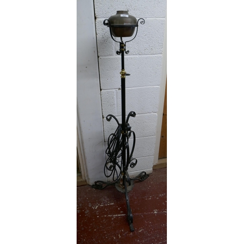 231 - Wrought iron adjustable lamp