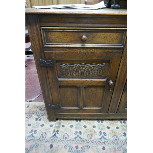 253 - Good quality oak sideboard - Approx W: 166cm D: 50cm H: 86cm