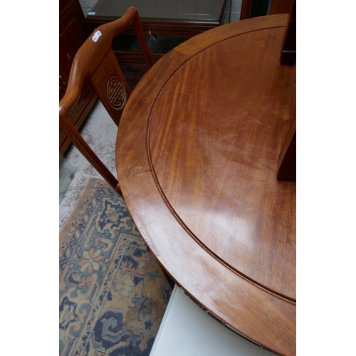 288 - Oriental themed extending table and 8 chairs to include 2 carvers - Approx table size L: 215cm W: 11... 