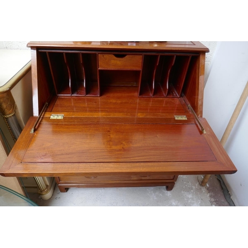 289 - Oriental themed bureau