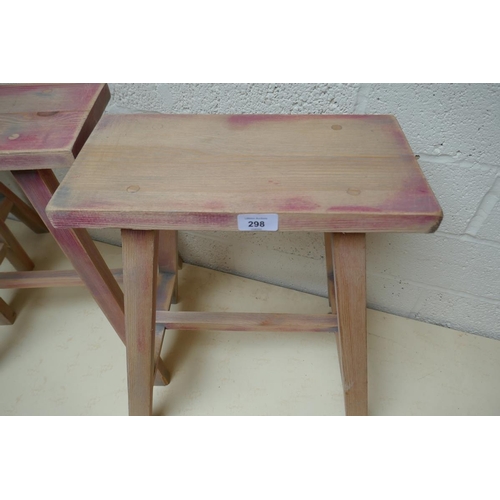 298 - Set of 4 stools