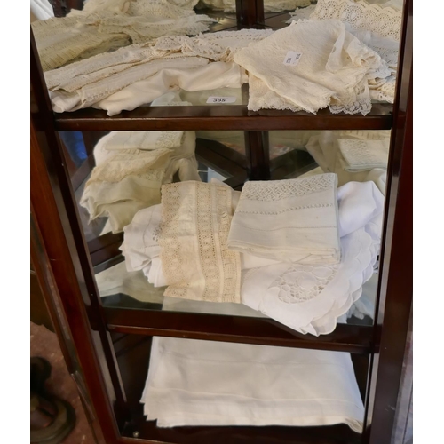 305 - Collection of linen