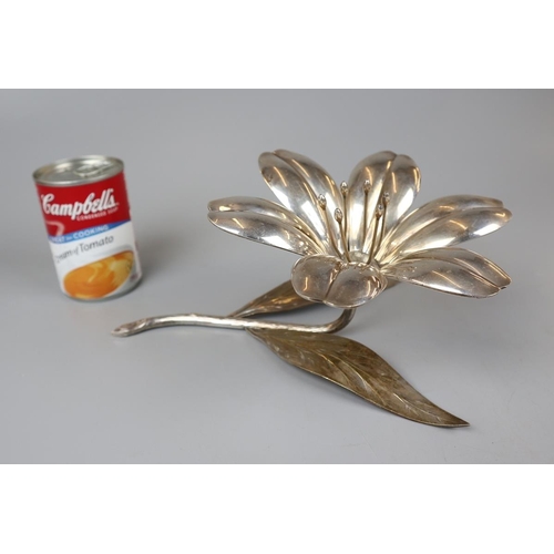 66 - White brass flower ashtray