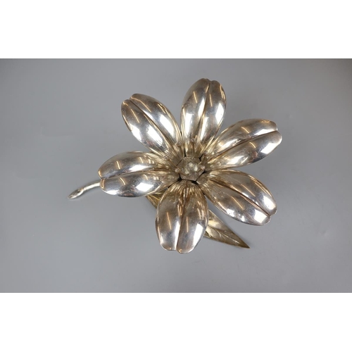 66 - White brass flower ashtray