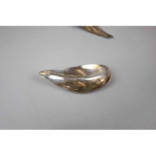 66 - White brass flower ashtray