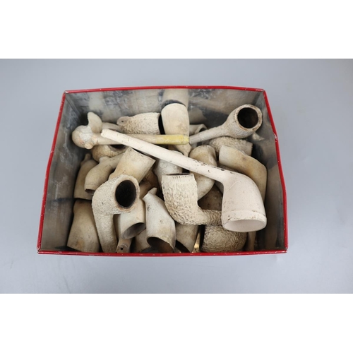 68 - Collection of clay pipes 