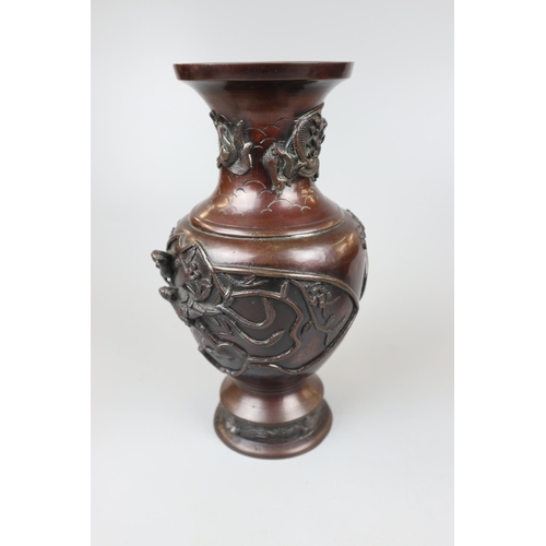 95 - Large bronze vase on carved wooded base - Approx H: 42cm