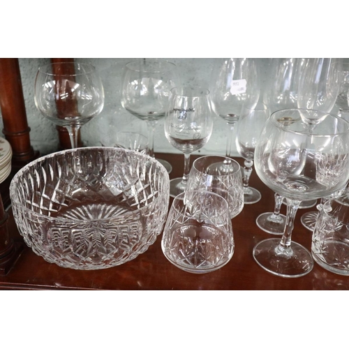 165 - Collection of glass