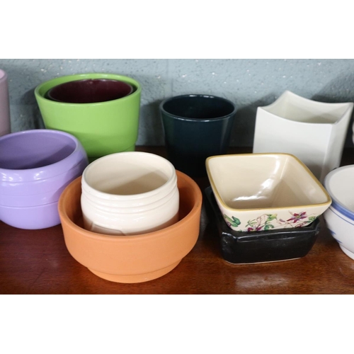 172 - Collection of ceramic plant pots