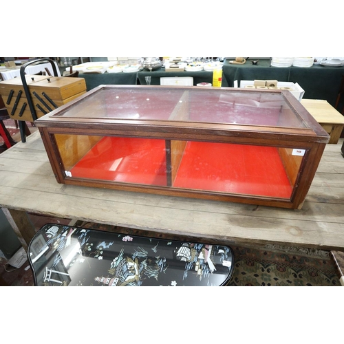 210 - Department store display cabinet with toughened glass - Approx W: 103cm D: 58cm H: 32cm