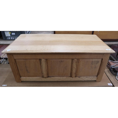 211 - Small oak coffer - Approx W: 90cm D: 45cm H: 36cm