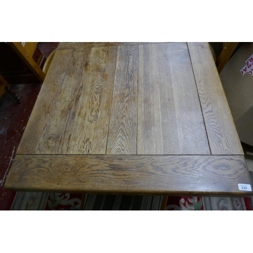 230 - Extending oak kitchen table - Approx L: 260cm W: 90cm H: 76cm