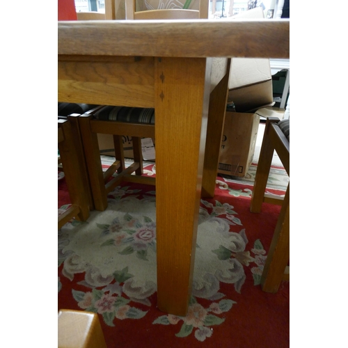 230 - Extending oak kitchen table - Approx L: 260cm W: 90cm H: 76cm