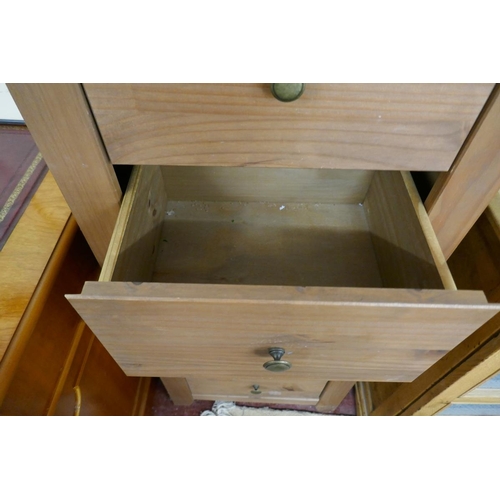 241 - Tall chest of 5 drawers - Approx W: 53cm D: 39cm H: 121cm