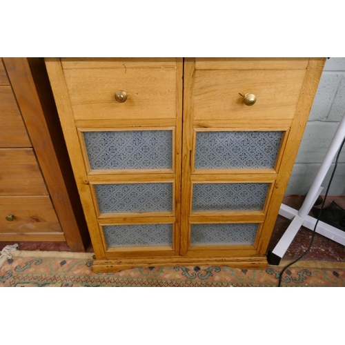 242 - Oak cabinet - Approx W: 74cm D: 48cm H: 82cm