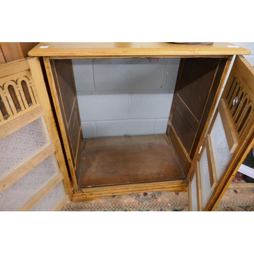 242 - Oak cabinet - Approx W: 74cm D: 48cm H: 82cm