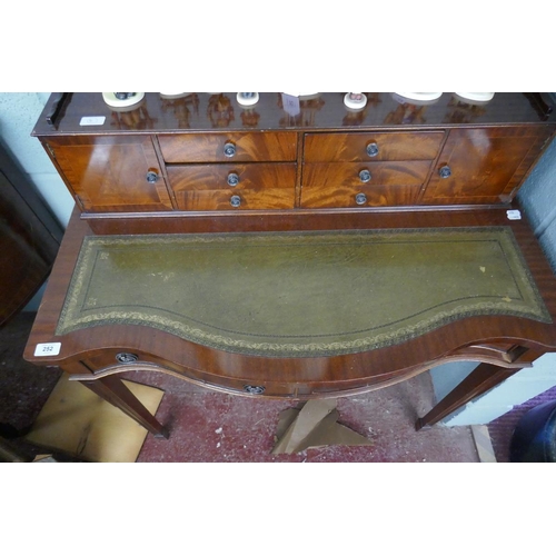 252 - Ladies mahogany desk