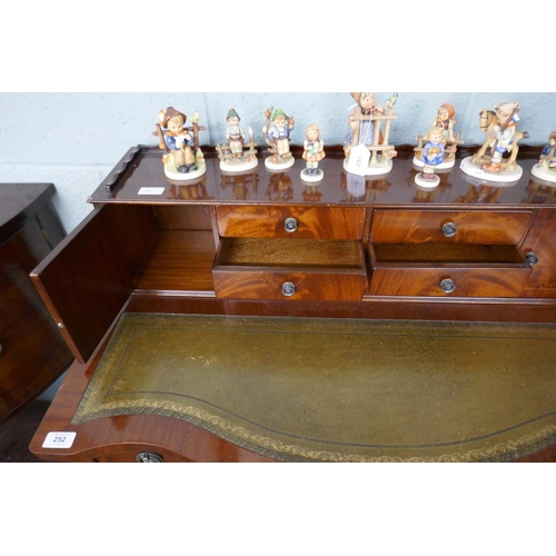 252 - Ladies mahogany desk