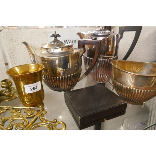 264 - Collection of metal ware