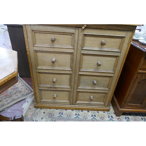 302 - Oak bachelors wardrobe - Approx W: 93cm D: 58cm H: 99cm