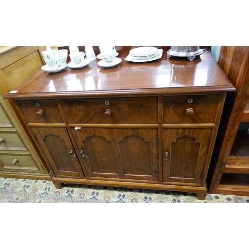 304 - Mahogany and walnut sideboard - Approx W: 109cm D: 58cm H: 90cm