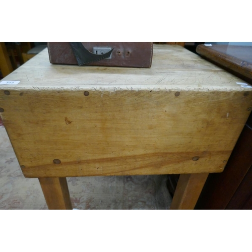 312 - Butchers block on casters - Approx W: 61cm D: 61cm H: 81cm